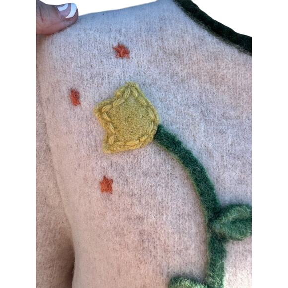 Isabella G Vintage Embroidered Wool Button Up Austrian Floral Cardigan Size XL - Picture 6 of 9